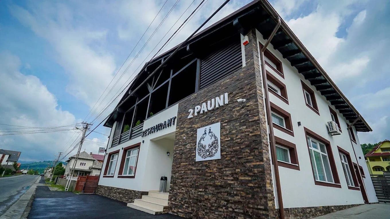 Doi Păuni Restaurant - 1